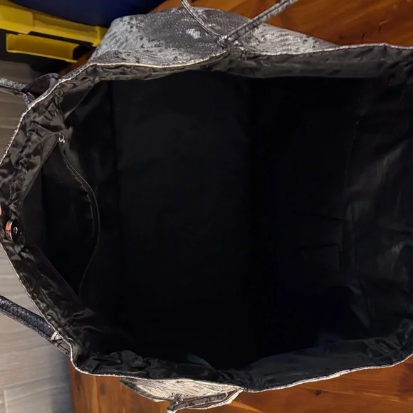 DSW Snakeskin Pattern Tote Bag - Picture 3 of 4